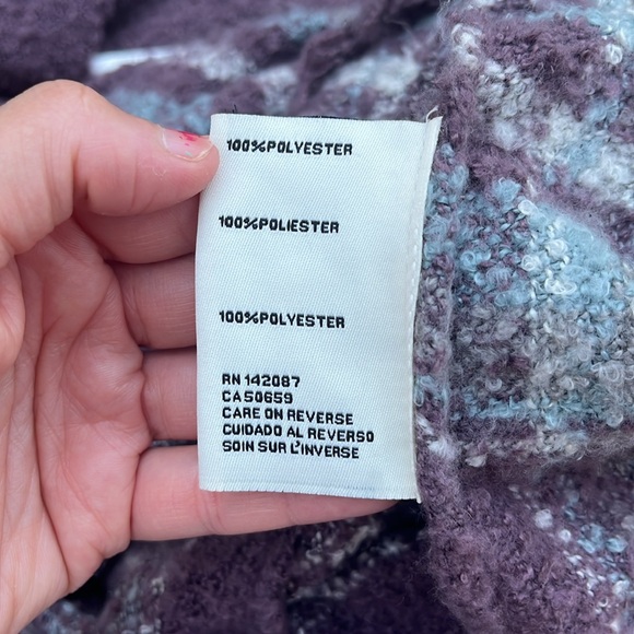 Simply Noelle one size hooded sweater wrap - Picture 4 of 4